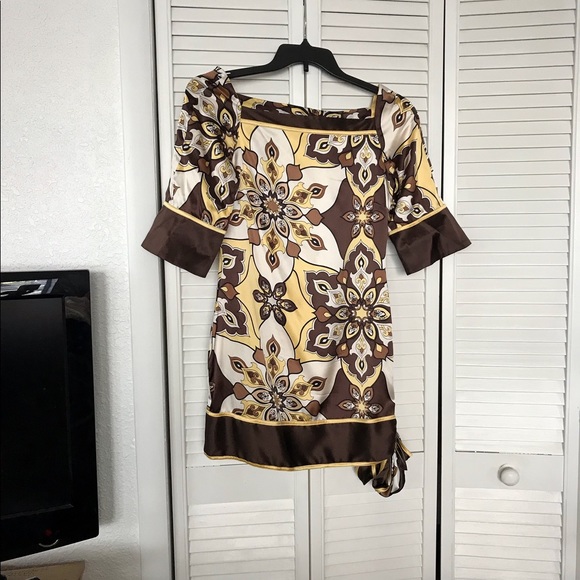 Short dress with small bow on a side . - Picture 2 of 4